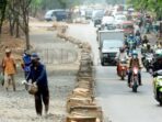 Pelebaran Jalan Raya Krukut Depok Dilakukan oleh Polisi untuk Merapikan Lalu Lintas