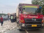 Sopir Truk Mengantuk, Truk Hebel Ringsek Terlibat Tabrakan di Tol Janger