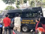 Apartemen Firli Bahuri Digeledah oleh Polisi dan Koper Dibawa ke Mobil Ditreskrimsus PMJ