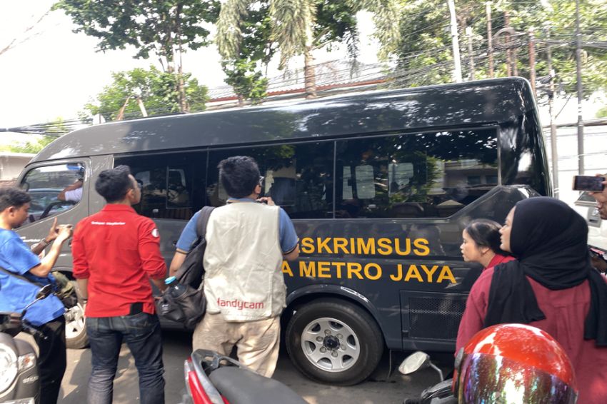 Apartemen Firli Bahuri Digeledah oleh Polisi dan Koper Dibawa ke Mobil Ditreskrimsus PMJ