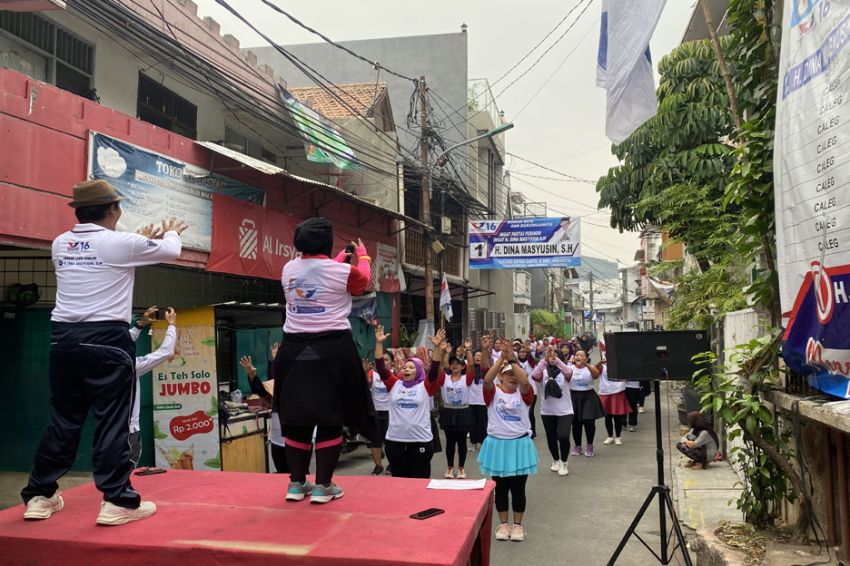 Dina, Calon Legislatif Perindo, Mengajak Warga Rawa Buaya Jakbar untuk Hidup Sehat Melalui Senam