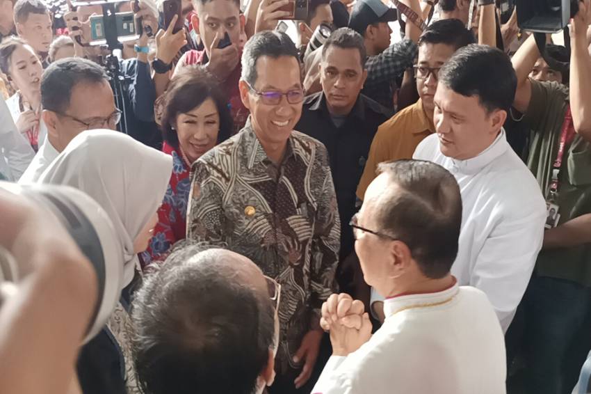 Kunjungi Katedral Gereja Sebelum Misa Natal 2023, Heru Budi: Semoga Beribadah dengan Aman