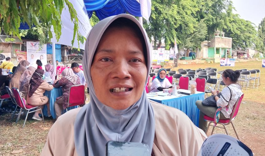 Para Ibu-ibu Berduyun-duyun ke Bazar dan Mendapatkan Cek Kesehatan Gratis dari Partai Perindo di Ciputat Timur