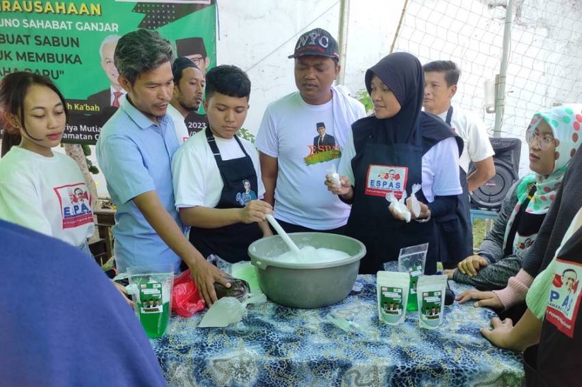 Pelatihan Kewirausahaan Espas Sandiuno Sahabat Ganjar untuk Ibu-ibu