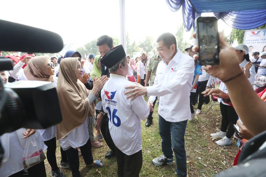 Bazar dan Cek Kesehatan Gratis di Ciputat Timur Ramai Dihadiri Warga, HT Menerima Sambutan Hangat