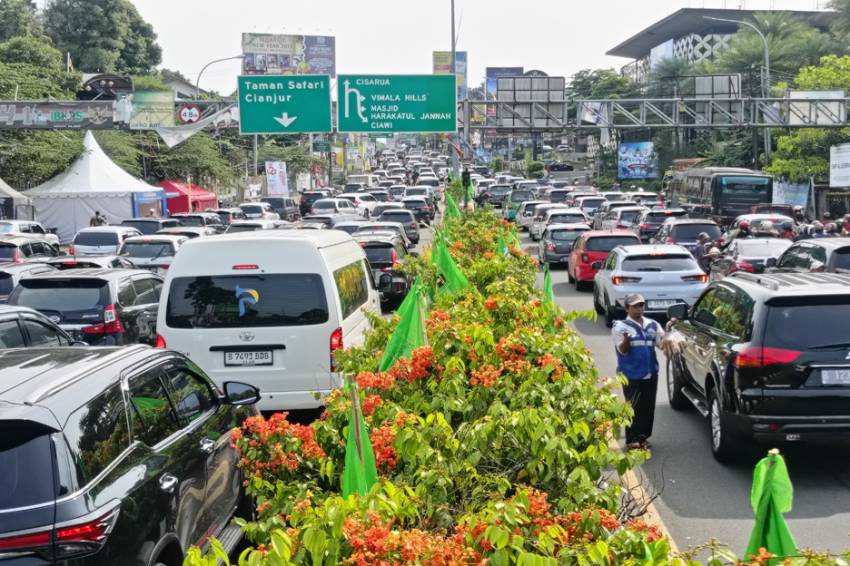 Sergap Kemacetan Parah di Jalur Puncak Bogor Selama Liburan Natal