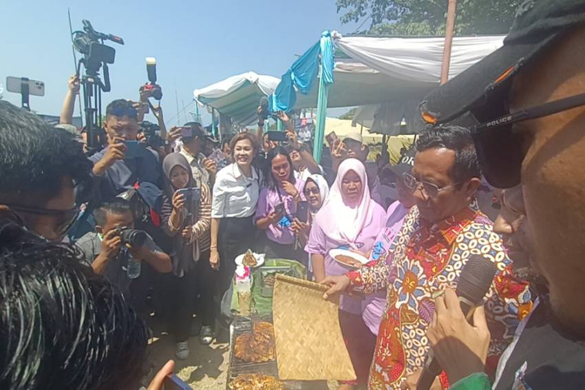 Mahfud MD Kritik Dermaga dari Bambu dan Air Keruh di Acara Makan Bersama Nelayan Cilincing Jakut.