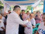 HT and Liliana Tanoesoedibjo Embrace a Touching Moment with a Grandma in Johar Baru