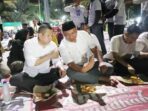 HT and Vicky Prasetyo’s Moment Eating at Angkringan Alun-Alun Kota Bekasi