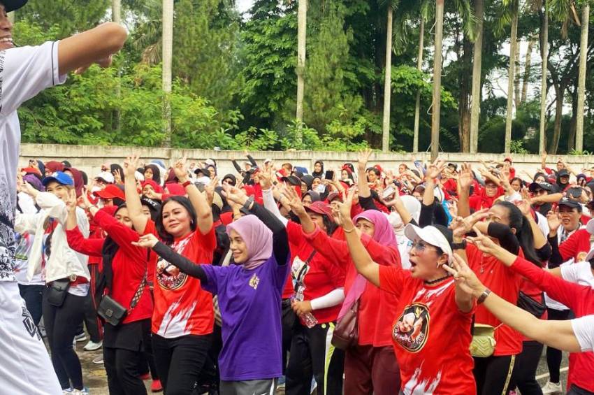 Senam Pagi Bersama Warga Tangsel: Atikoh Ganjar Menyajikan Momen Keseruan