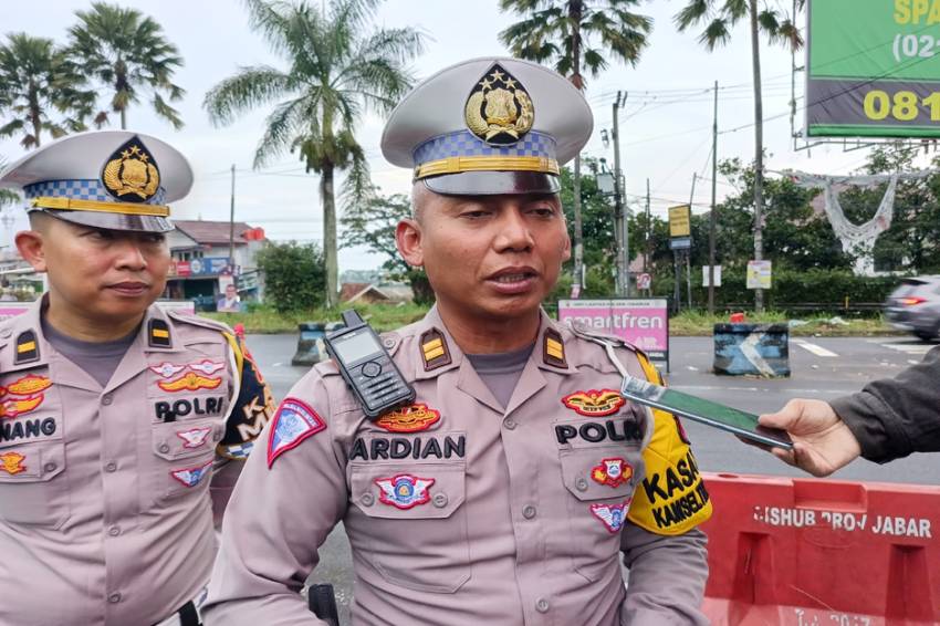 Rekayasa Lalin di Stadion Pakansari oleh Polisi saat Malam Tahun Baru