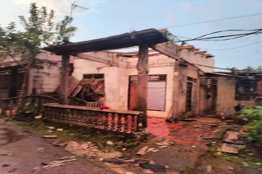 Puting Beliung Melanda Sawangan Depok, 12 Rumah Warga Rusak dan 1 Orang Terluka Akibat Tertimpa Asbes