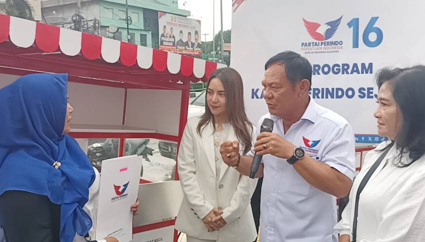 Pedagang Nasi Rames Dapat Bantuan Gerobak dari Perindo untuk Membantu Rakyat Kecil