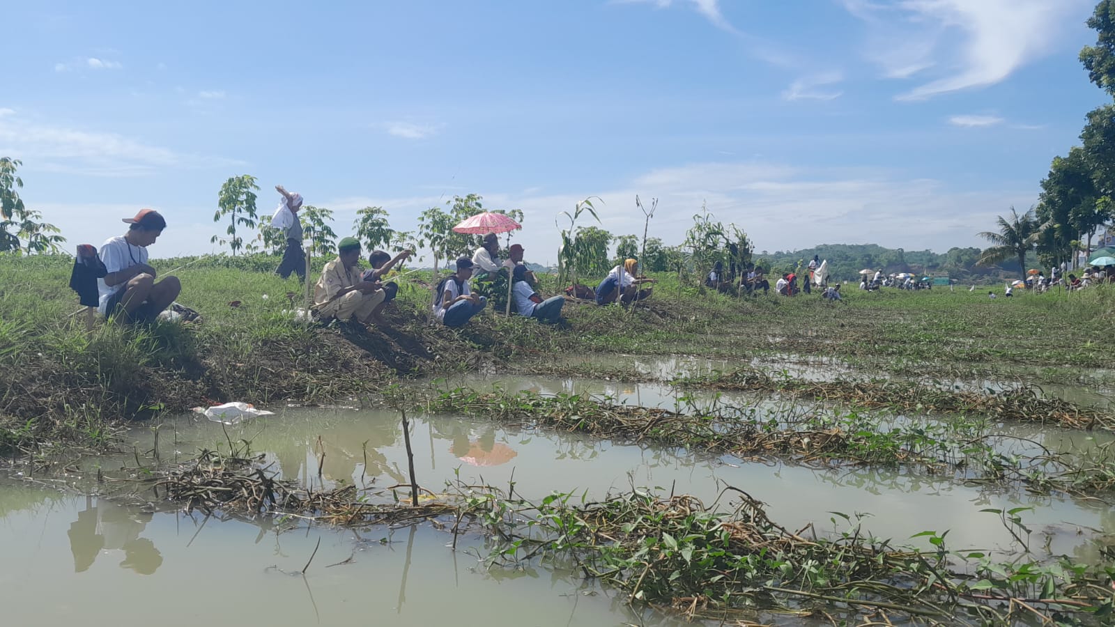 Caleg DPR RI Dapil Jabar X Rokhmat Ardiyan Memikat Perhatian Melalui Mancing Mania di Pangandaran