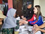 Rere Tati Caleg Perindo Menggelar Pemeriksaan Mata Gratis di Kampung Pulo Depok