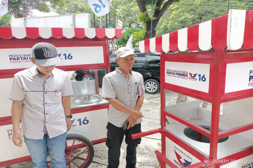 Gerobak Perindo dan Bisnis Bakso di Tanah Tinggi: Berharap Semakin Sukses