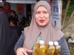 Warga Kampung Pelaukan Doakan Caleg Partai Perindo, Tebus Minyak Goreng Rp5.000 per Liter