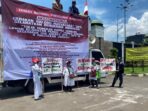 Emak-Emak Bawa Spanduk Gulirkan Hak Angket, Demo di Depan Gedung DPR