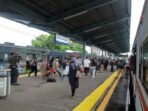 Kereta Rel Listrik (KRL) Commuter Line Mengalami Masalah di Rute Stasiun Pasar Minggu