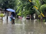 13 warga Jakarta Timur terdampak banjir akibat hujan deras dan luapan Sungai Ciliwung pada pagi ini