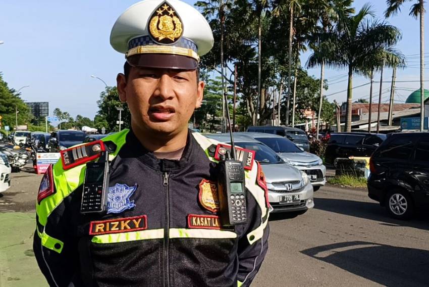 Puluhan Ribu Kendaraan Melintas di Jalur Puncak Bogor Hingga Pagi Ini