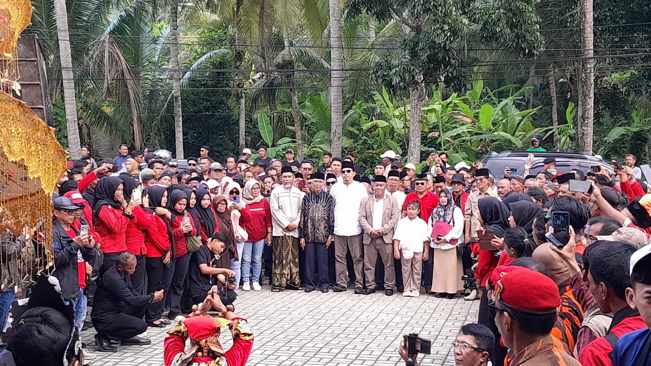 Ribuan Warga Mendukung Dadang Solihat untuk Maju sebagai Calon Bupati Pangandaran