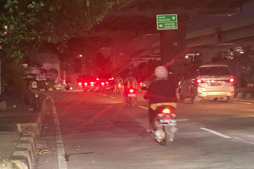 Malam Ini, Arus Lalu Lintas di Jalan Raya Kalimalang Terpantau Ramai dan Lancar