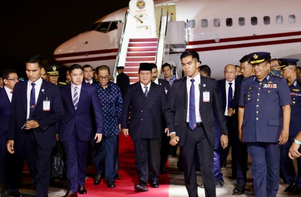 Prabowo Subianto Akan Bertemu dengan PM Anwar Ibrahim Saat Tiba di Malaysia