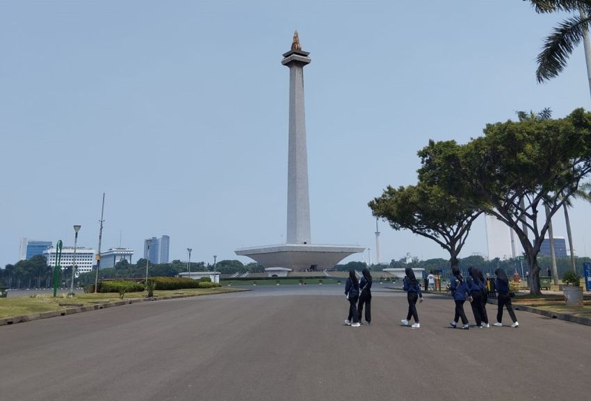 Cuaca pada Pagi yang Berawan, Siang dengan Hujan Ringan