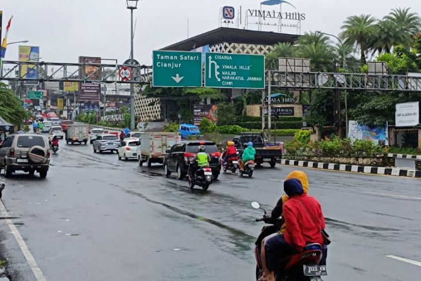 One Way Jalur Puncak Arah Jakarta Akan Diberlakukan Lebih Awal untuk Mengantisipasi Lonjakan Kendaraan Besok