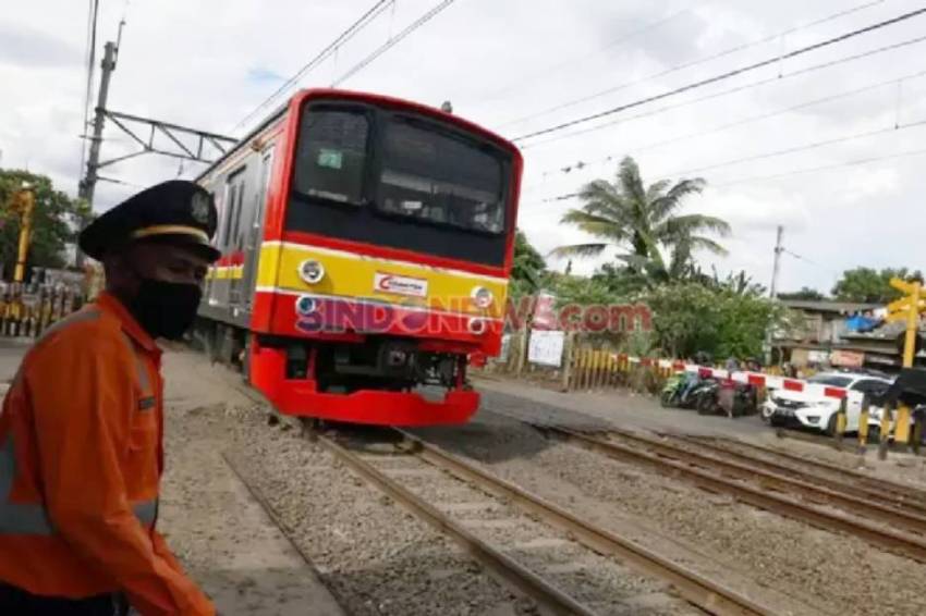 Motor Terlindas Kereta Api di Jalur Depok-Citayam menuju Bogor