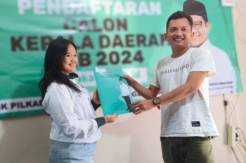 Rektor UMT Menyerahkan Berkas Pendaftaran Pilkada Kota Tangerang 2024 ke PKB