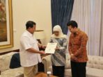 Prabowo Subianto Hands over Letter of Recommendation for Candidate Governor of East Java