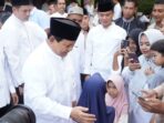 Prabowo Subianto Menyapa Warga di Hambalang Bogor pada Iduladha tahun 1445 H