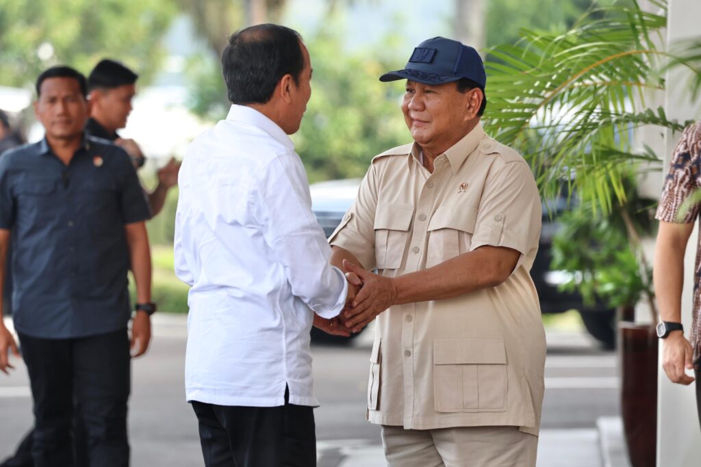 Prabowo Subianto Pays a Visit to Jokowi at Halim Airport, Personally Extends Birthday Greetings