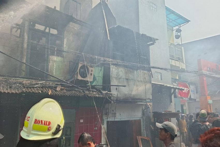 Api di Rumah Tinggal di Pademangan Dihentikan oleh 18 Unit Damkar yang Dikerahkan