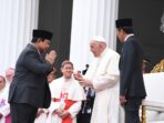 Prabowo Subianto Shares a Moment of Shaking Hands with Pope Francis, Declaring “Indonesia’s Diversity and Harmony are a Blessing”