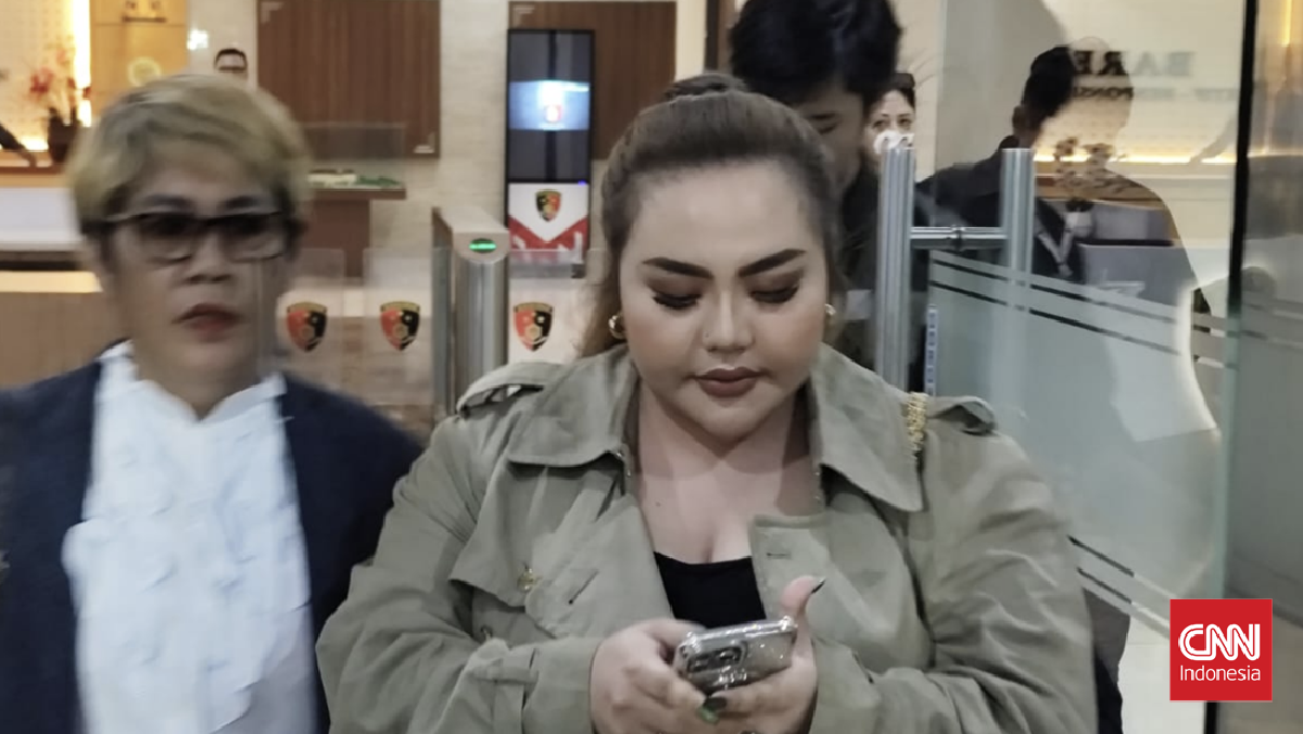 lisa-mariana-diperiksa-di-bareskrim-polri-1752759573410_169.png