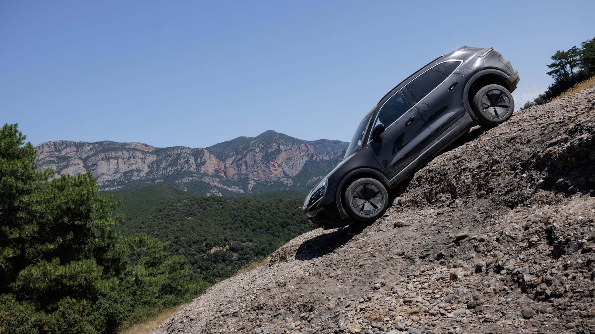 porsche-cayenne-ev-testing.jpg